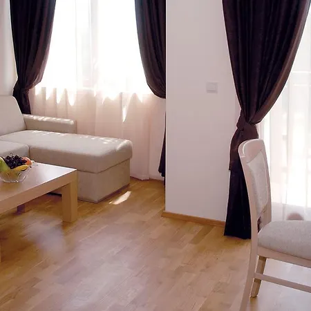 Maxi Aparthotel *
